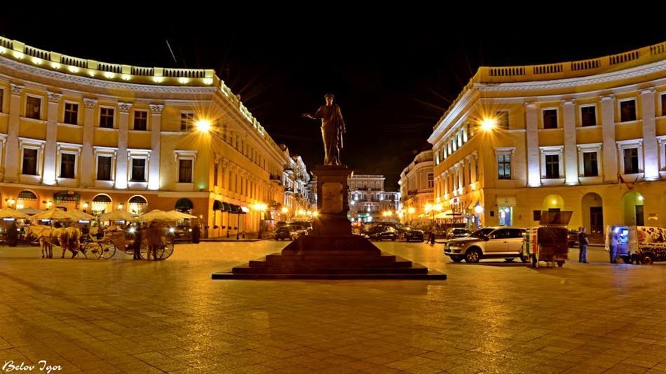 Красивая Квартира В Центре Одессы Odesa Exterior foto